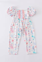 Marine creature print ruffle girl jumpsuit Proportion Defect: The torso proportion is run short.