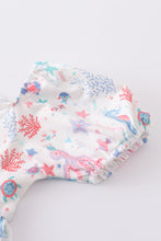 Marine creature print ruffle girl jumpsuit Proportion Defect: The torso proportion is run short.